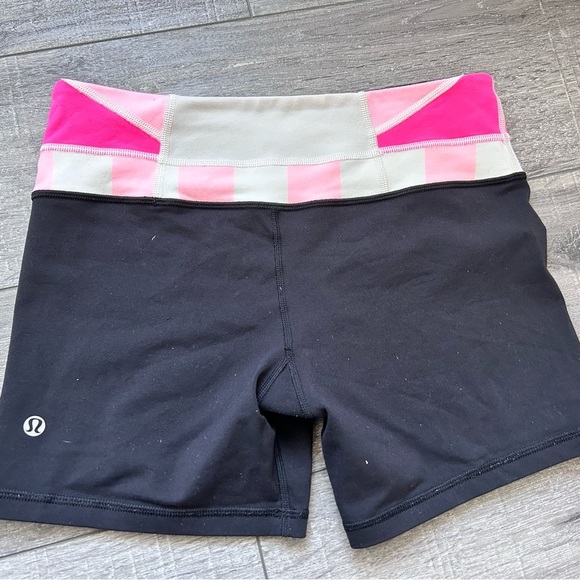 Lululemon Reverse Groove Short - Picture 5 of 7